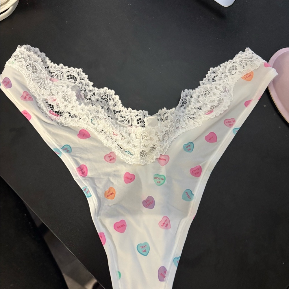 SKIMS White and Pink Lace Bralette - Picture 3 of 3